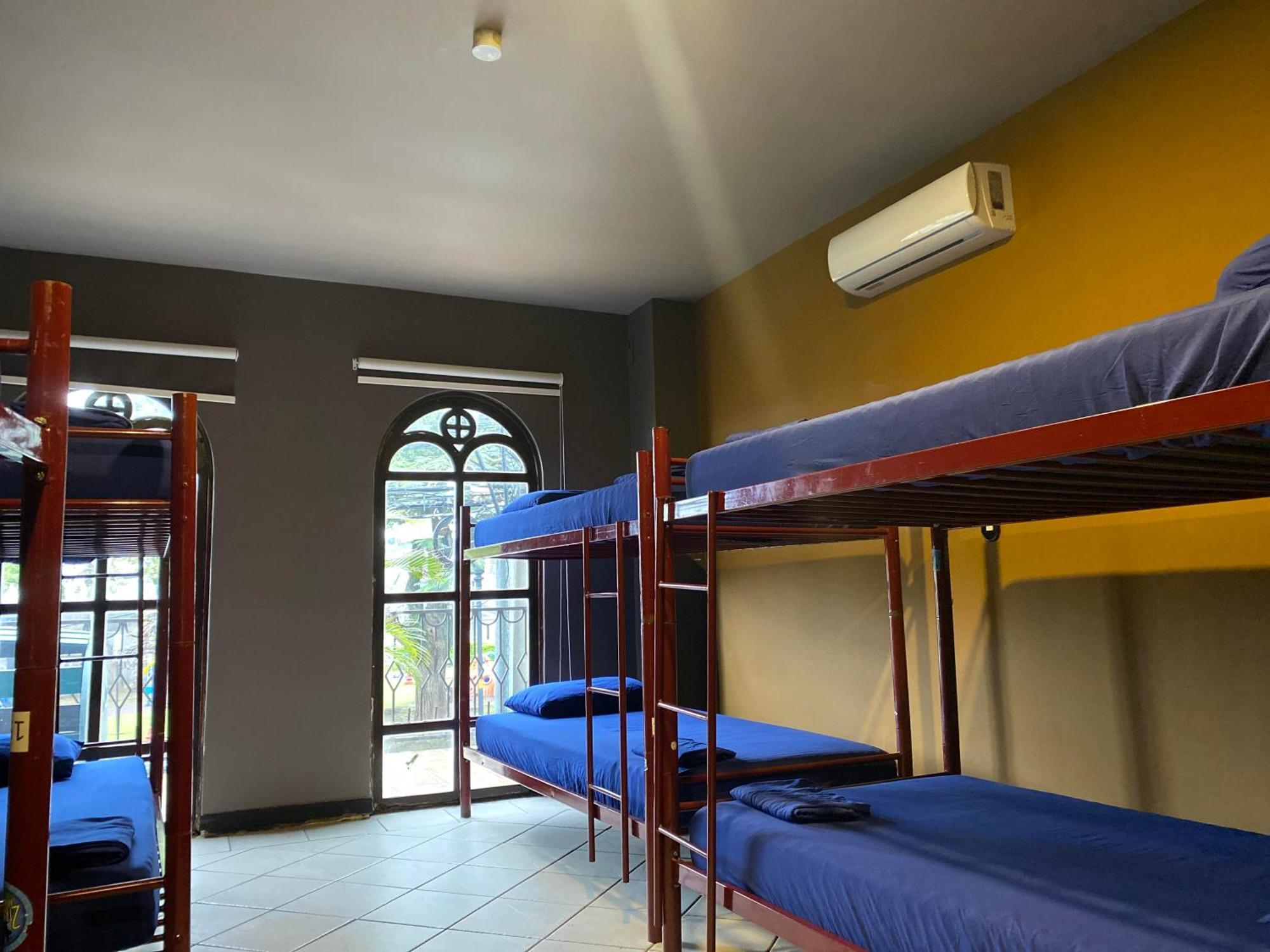 Alajuela Backpackers Airport Hostel Exterior photo