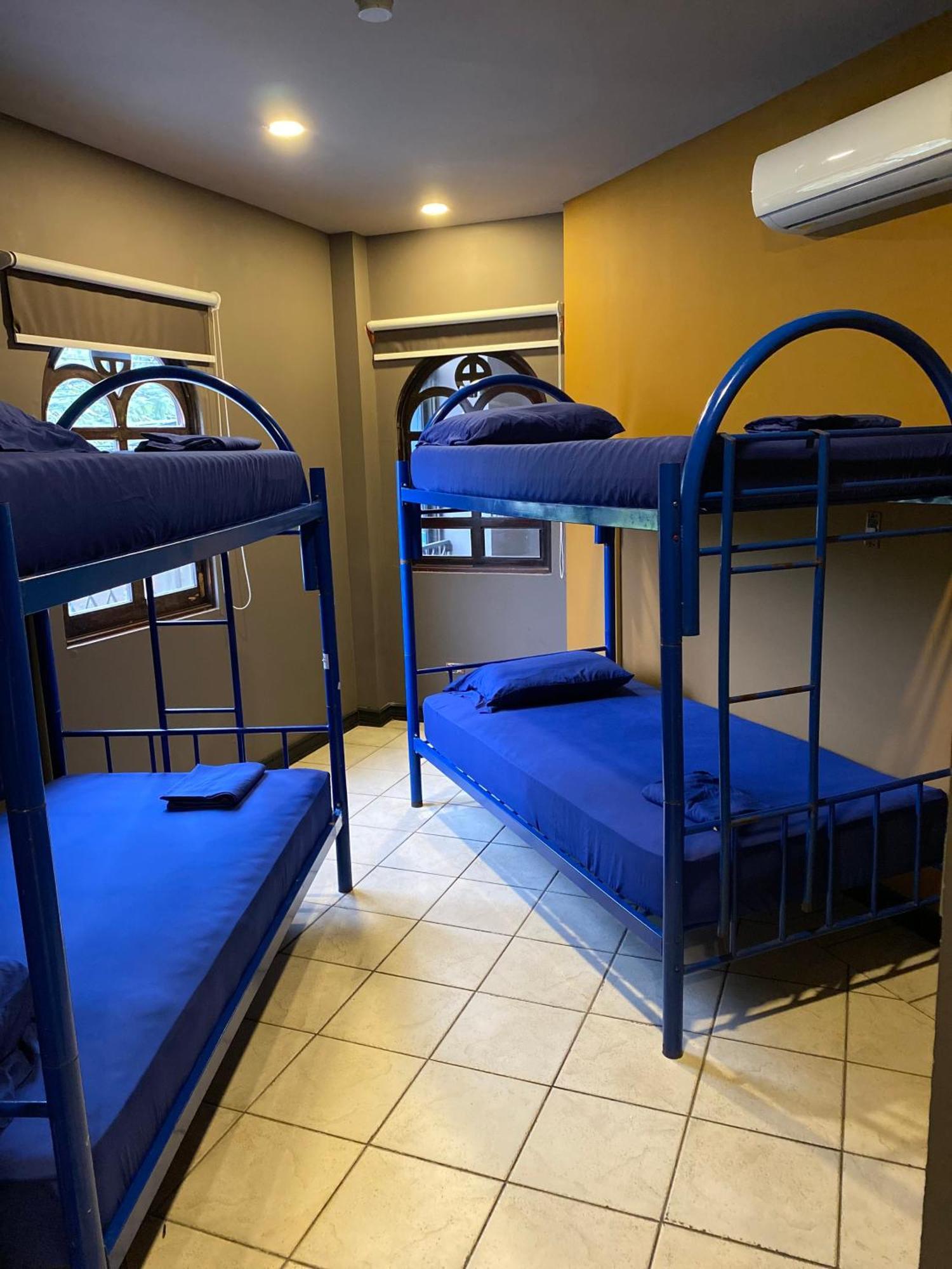 Alajuela Backpackers Airport Hostel Exterior photo