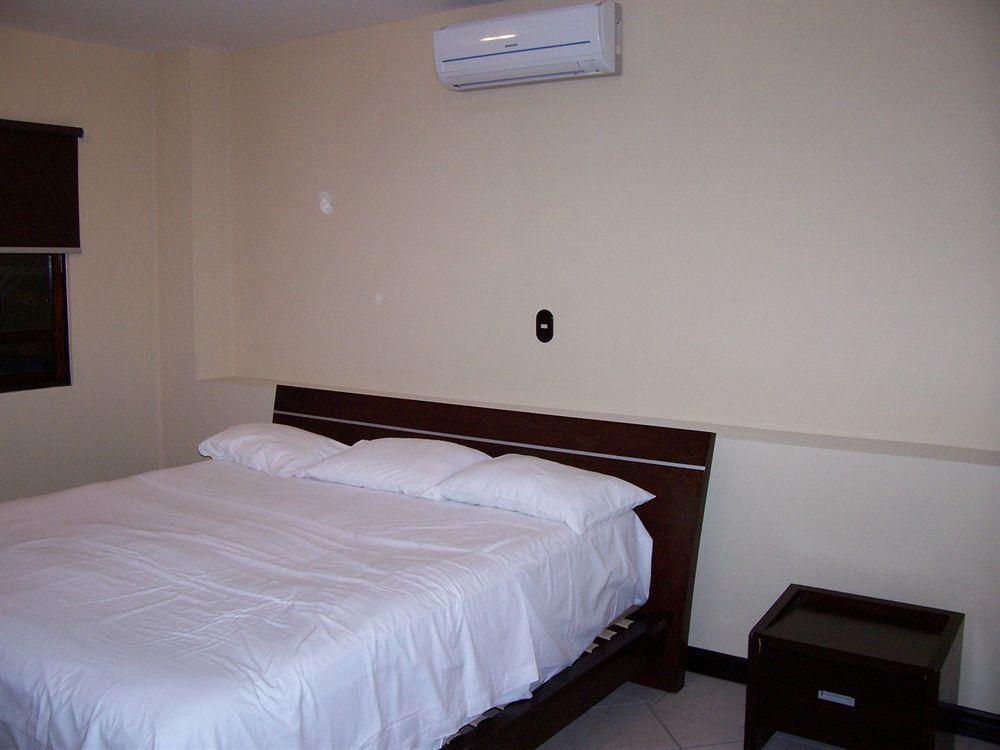 Alajuela Backpackers Airport Hostel Exterior photo
