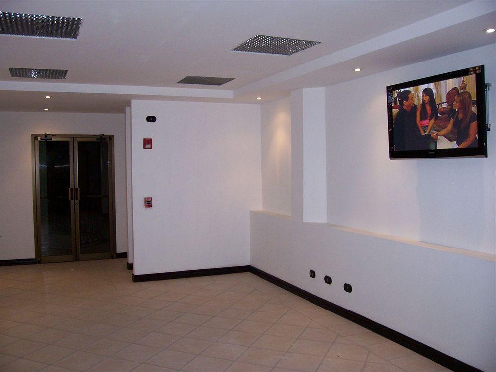 Alajuela Backpackers Airport Hostel Exterior photo