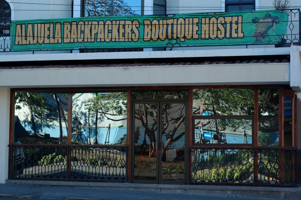 Alajuela Backpackers Airport Hostel Exterior photo